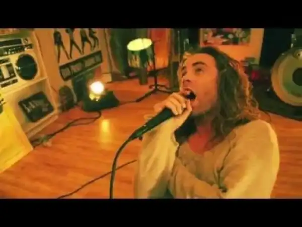 Video: Mod Sun - Never Quit (feat. Travis Barker)